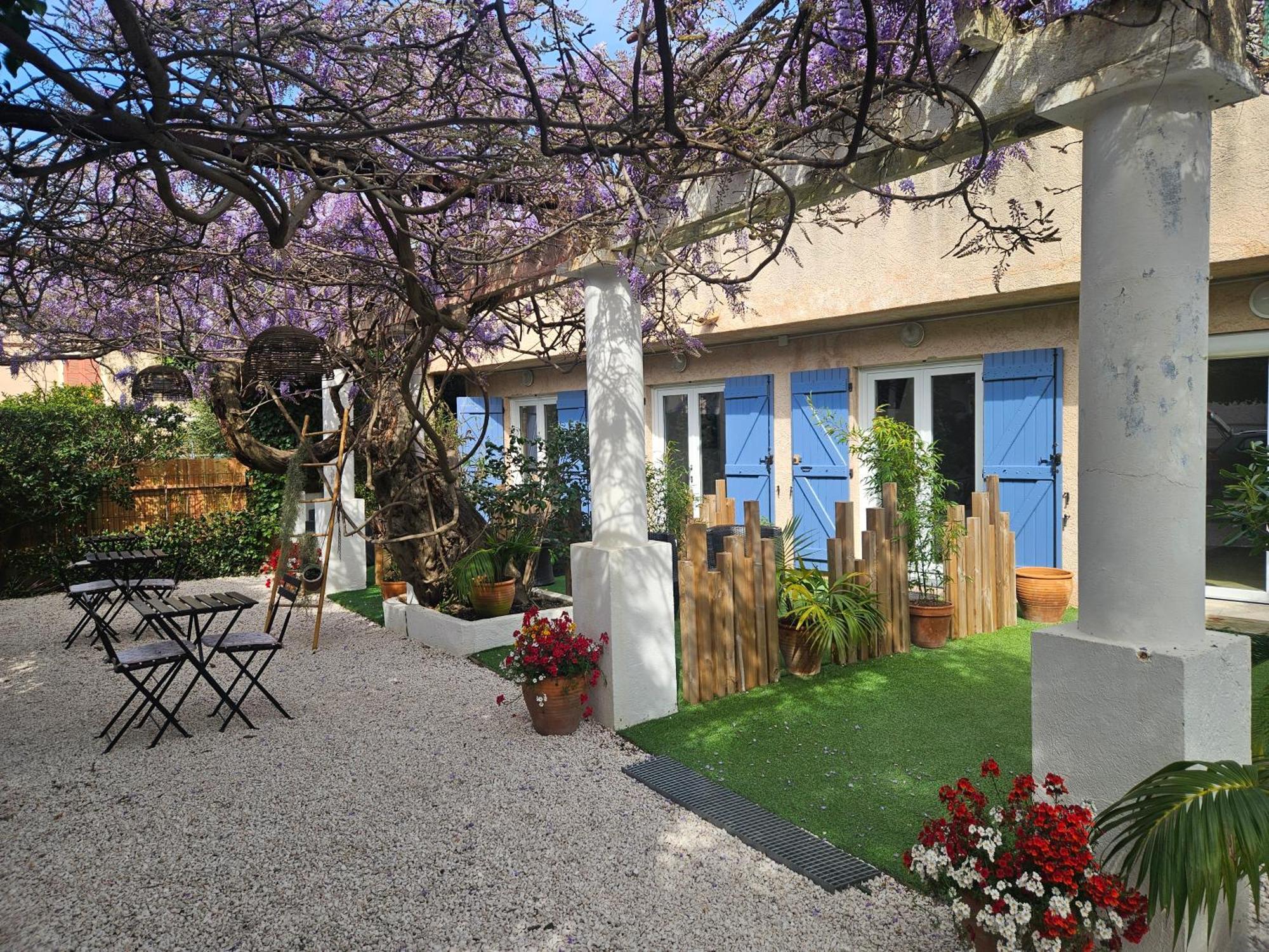 Chez Louis Hotel Les Issambres Luaran gambar